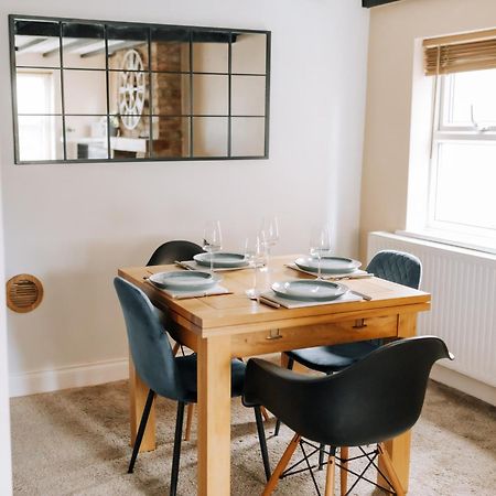 New Thirsk Stays - Herriot'S Hideaway Exterior photo